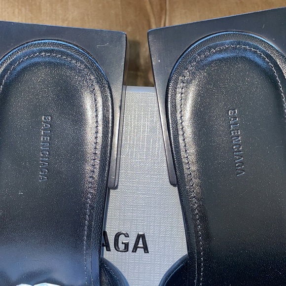 New BALENCIAGA box sandals - Picture 2 of 12